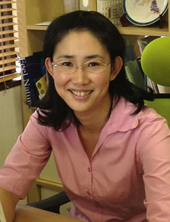 Tomomi, Receptionist